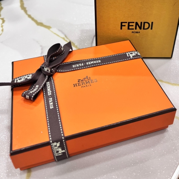 「全新」Hermes 愛馬仕 Kelly pocket 墨綠色 S刻 銀釦